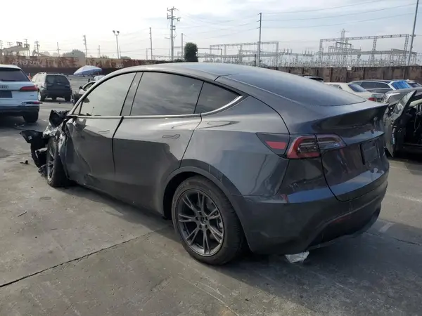 7SAYGDEE4SF278238 2025 TESLA MODEL Y - Image 2