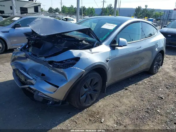7SAYGDEE4SF281303 2025 TESLA MODEL Y - Image 2