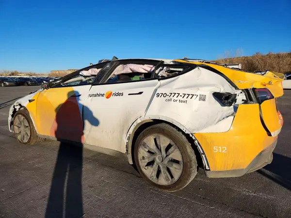 7SAYGDEE4SF287392 2025 TESLA MODEL Y - Image 2