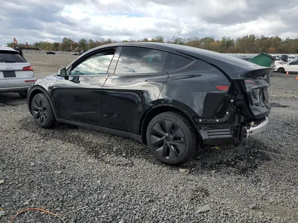 7SAYGDEE4SF298795 2025 TESLA MODEL Y - Image 2