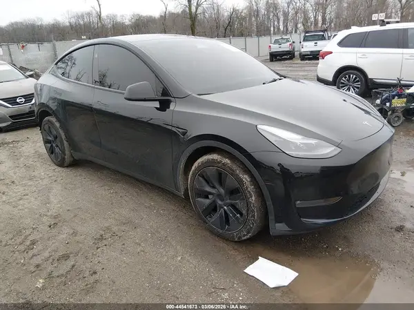7SAYGDEE4SF300044 2025 TESLA MODEL Y - Image 1