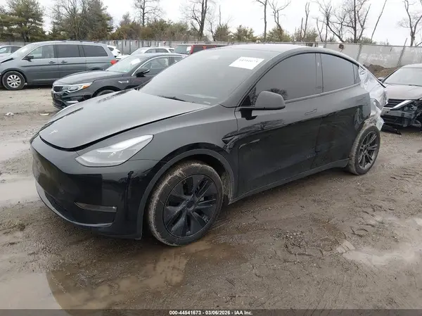 7SAYGDEE4SF300044 2025 TESLA MODEL Y - Image 2
