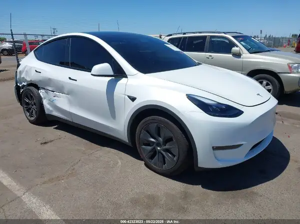 7SAYGDEE4SF302702 2025 TESLA MODEL Y - Image 1