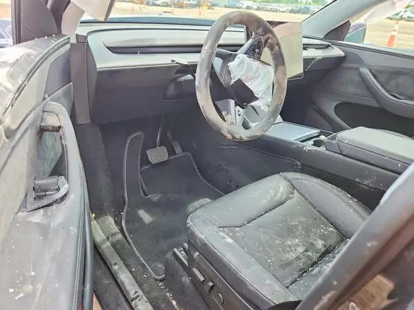 7SAYGDEE4TA383716 2026 TESLA MODEL Y - Image 8