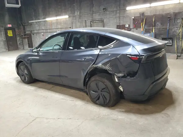 7SAYGDEE4TA389175 2026 TESLA MODEL Y - Image 2