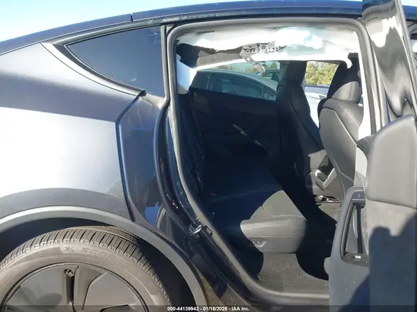 7SAYGDEE4TA398149 2026 TESLA MODEL Y - Image 8