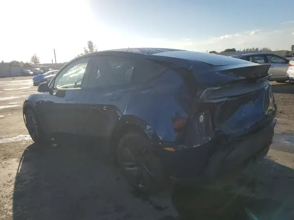 7SAYGDEE4TA458639 2026 TESLA MODEL Y - Image 2
