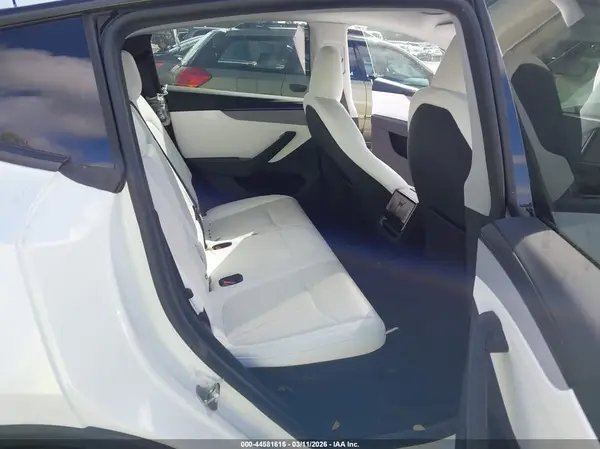 7SAYGDEE4TA461752 2026 TESLA MODEL Y - Image 8