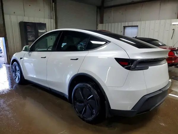 7SAYGDEE4TA486277 2026 TESLA MODEL Y - Image 2