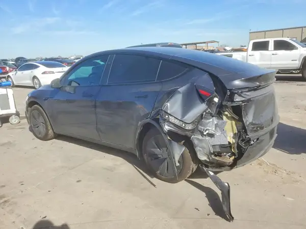 7SAYGDEE4TA580935 2026 TESLA MODEL Y - Image 2