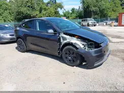 7SAYGDEE4TA636758 2026 TESLA MODEL Y