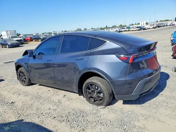 7SAYGDEE4TA662163 2026 TESLA MODEL Y - Image 2