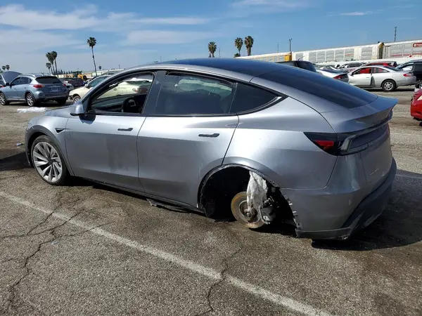 7SAYGDEE4TF329335 2026 TESLA MODEL Y - Image 2