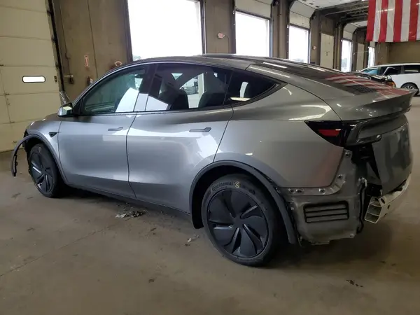 7SAYGDEE4TF338620 2026 TESLA MODEL Y - Image 2