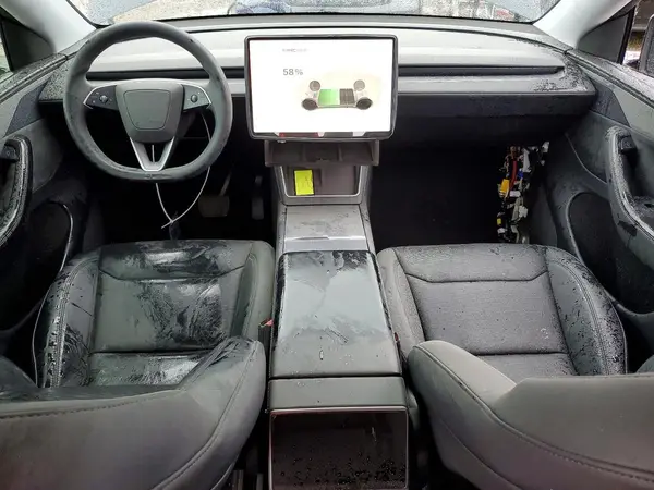 7SAYGDEE4TF341209 2026 TESLA MODEL Y - Image 8