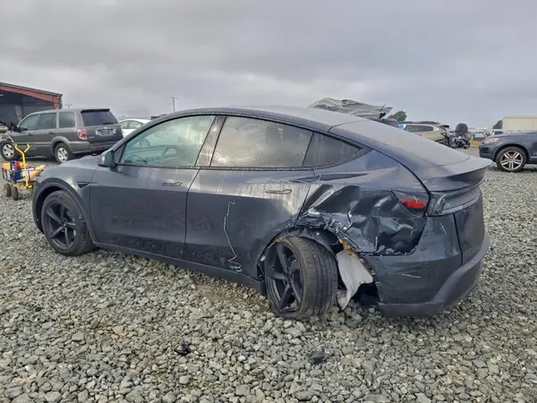 7SAYGDEE4TF350041 2026 TESLA MODEL Y - Image 2