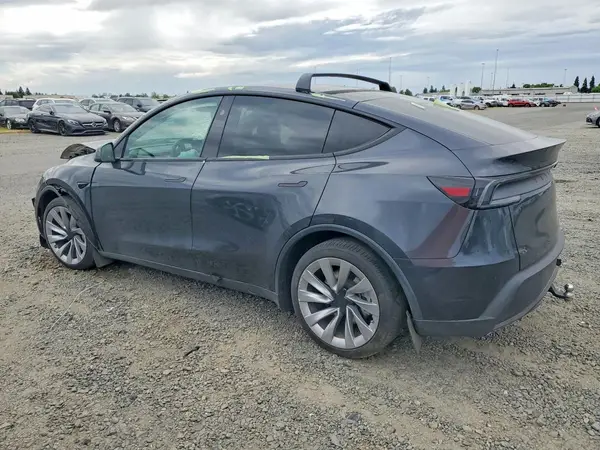 7SAYGDEE4TF356101 2026 TESLA MODEL Y - Image 2