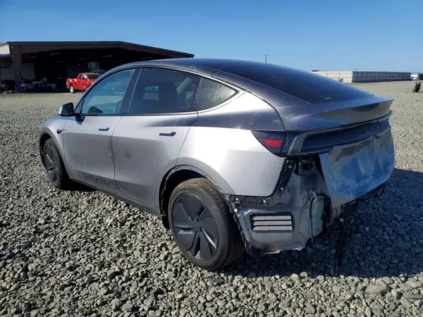 7SAYGDEE4TF360732 2026 TESLA MODEL Y - Image 2