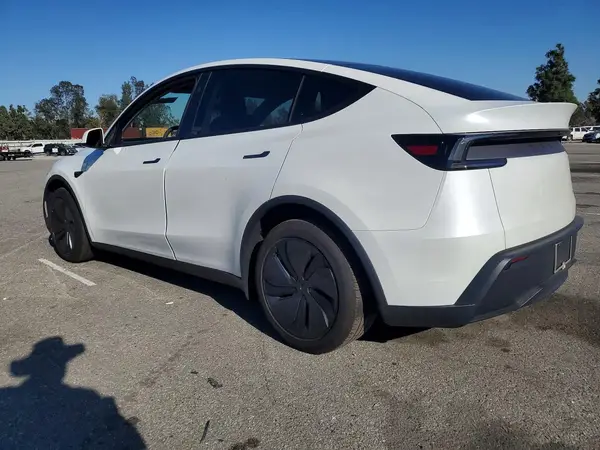 7SAYGDEE4TF374324 2026 TESLA MODEL Y - Image 2