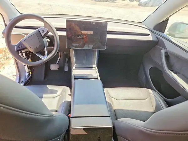 7SAYGDEE4TF377496 2026 TESLA MODEL Y - Image 8