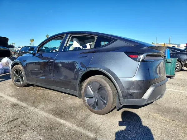 7SAYGDEE4TF408018 2026 TESLA MODEL Y - Image 2