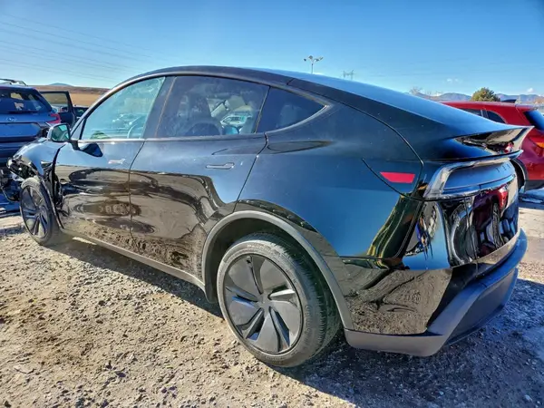 7SAYGDEE4TF408455 2026 TESLA MODEL Y - Image 2