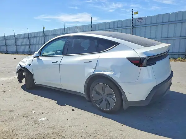 7SAYGDEE4TF417561 2026 TESLA MODEL Y - Image 2