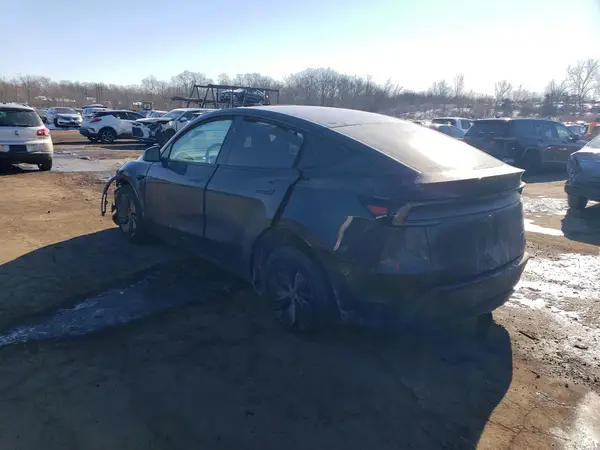 7SAYGDEE4TF435901 2026 TESLA MODEL Y - Image 2