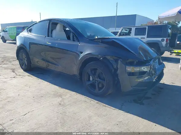 7SAYGDEE4TF515067 2026 TESLA MODEL Y - Image 1