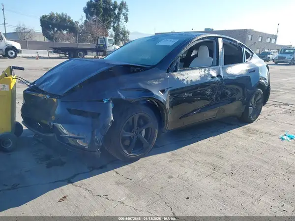 7SAYGDEE4TF515067 2026 TESLA MODEL Y - Image 2