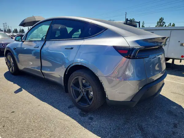 7SAYGDEE4TF571882 2026 TESLA MODEL Y - Image 2