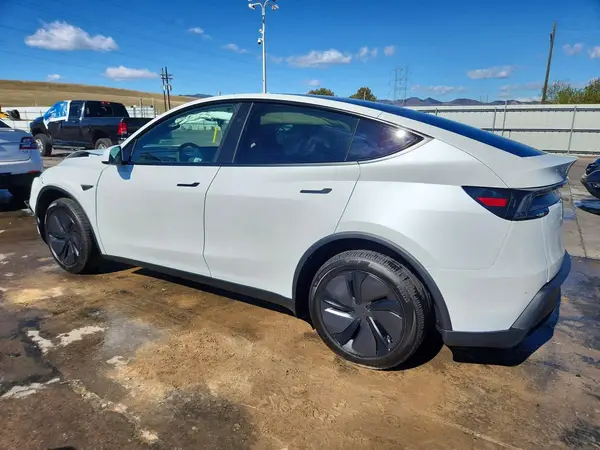 7SAYGDEE4TF573048 2026 TESLA MODEL Y - Image 2