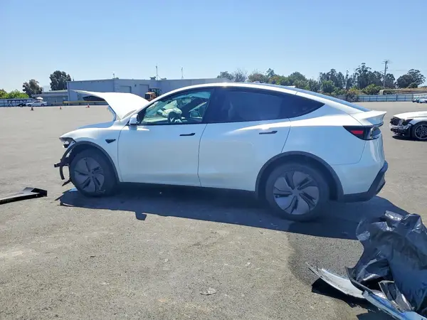 7SAYGDEE4TF573938 2026 TESLA MODEL Y - Image 2