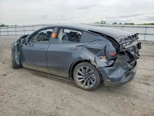 7SAYGDEE4TF579965 2026 TESLA MODEL Y - Image 2