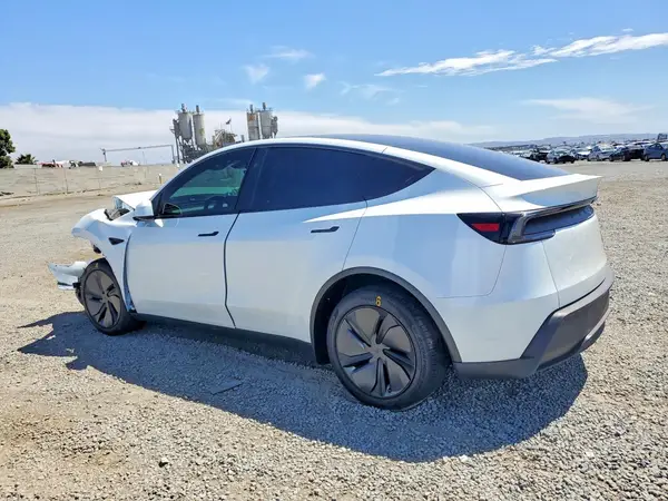 7SAYGDEE4TF606064 2026 TESLA MODEL Y - Image 2