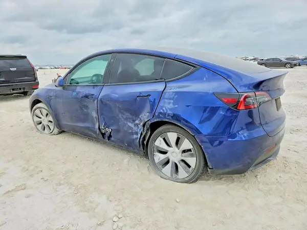7SAYGDEE5NA001549 2022 TESLA MODEL Y - Image 2