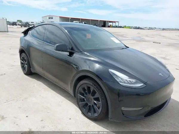 7SAYGDEE5NA007495 2022 TESLA MODEL Y - Image 1