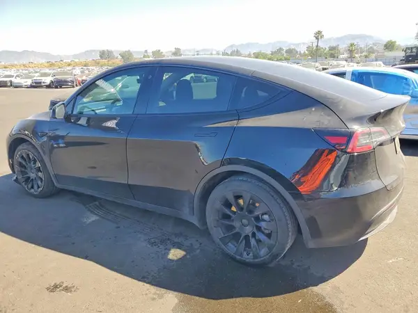 7SAYGDEE5NF316127 2022 TESLA MODEL Y - Image 2