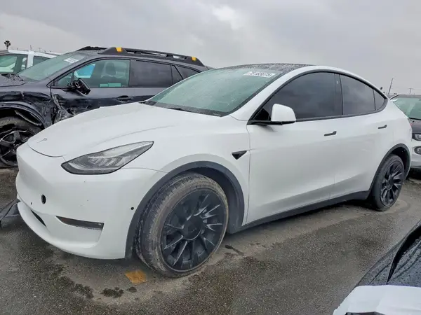 7SAYGDEE5NF318590 2022 TESLA MODEL Y - Image 1