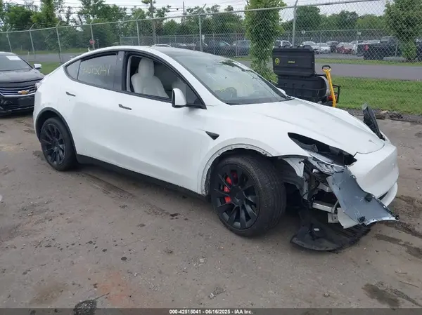 7SAYGDEE5NF318735 2022 TESLA MODEL Y - Image 1