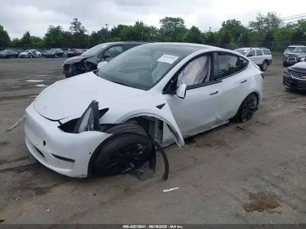 7SAYGDEE5NF318735 2022 TESLA MODEL Y - Image 2
