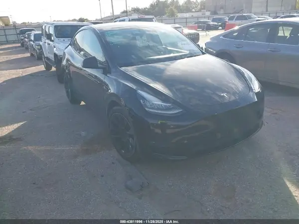 7SAYGDEE5NF319819 2022 TESLA MODEL Y - Image 1