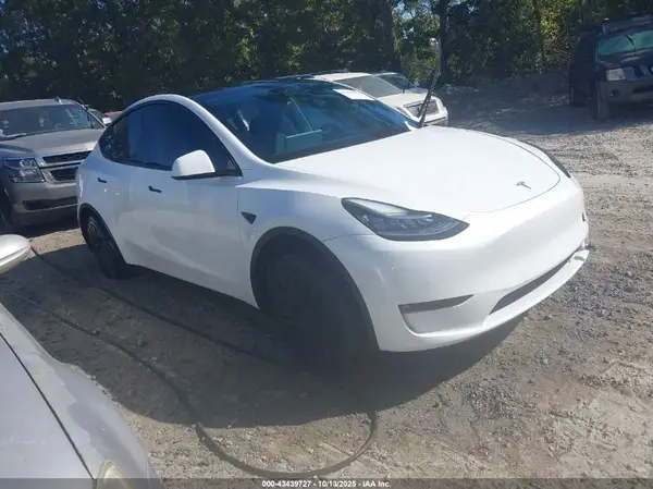 7SAYGDEE5NF321358 2022 TESLA MODEL Y - Image 1