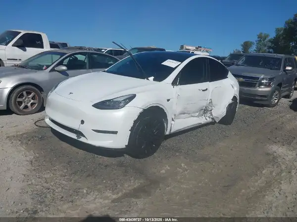 7SAYGDEE5NF321358 2022 TESLA MODEL Y - Image 2