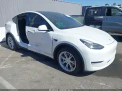 7SAYGDEE5NF332330 2022 TESLA MODEL Y