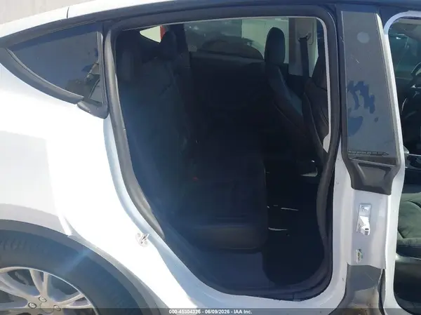 7SAYGDEE5NF332330 2022 TESLA MODEL Y - Image 8
