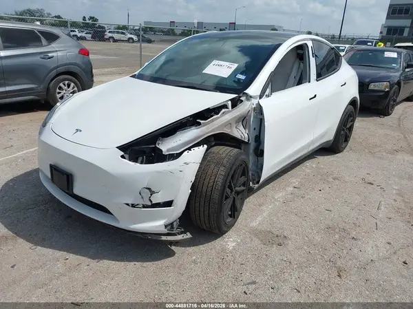 7SAYGDEE5NF339746 2022 TESLA MODEL Y - Image 2