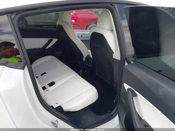 7SAYGDEE5NF339746 2022 TESLA MODEL Y - Image 8