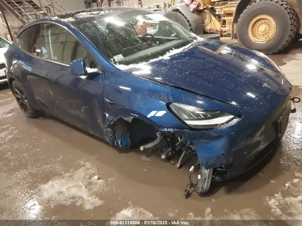 7SAYGDEE5NF340413 2022 TESLA MODEL Y - Image 1