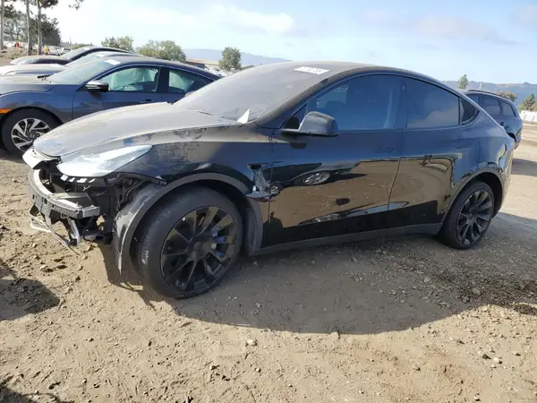 7SAYGDEE5NF351010 2022 TESLA MODEL Y - Image 1